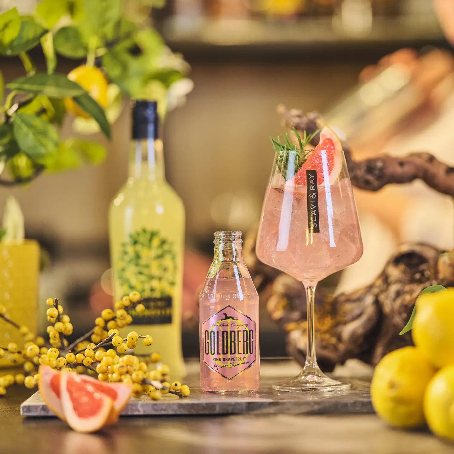 Limoncello Pink Grapefruit Spritz Rezept – mit Rosmarin & getrockneter Grapefruit