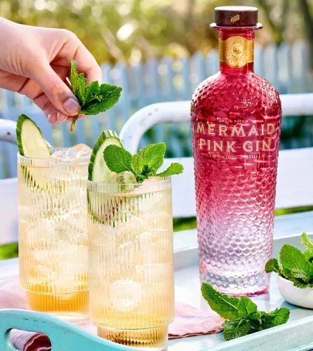 Wie man einen perfekten English Garden Cocktail zubereitet - MBG Amber Room