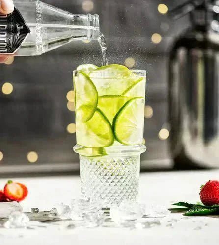 Rezept: So mixt du den klassischen Skinny Bitch Cocktail - MBG Amber Room