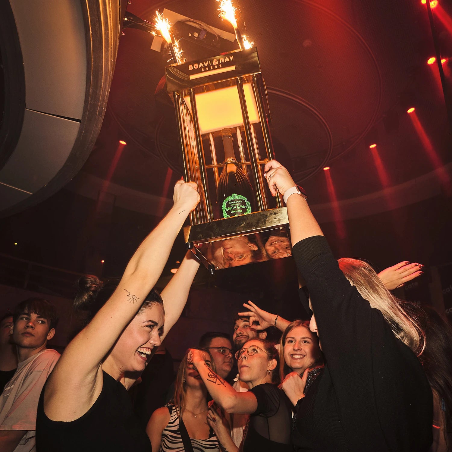 SCAVI & RAY SHOW BOTTLE PRESENTER CAGE (1 BOTTLE) - MBG Amber Room