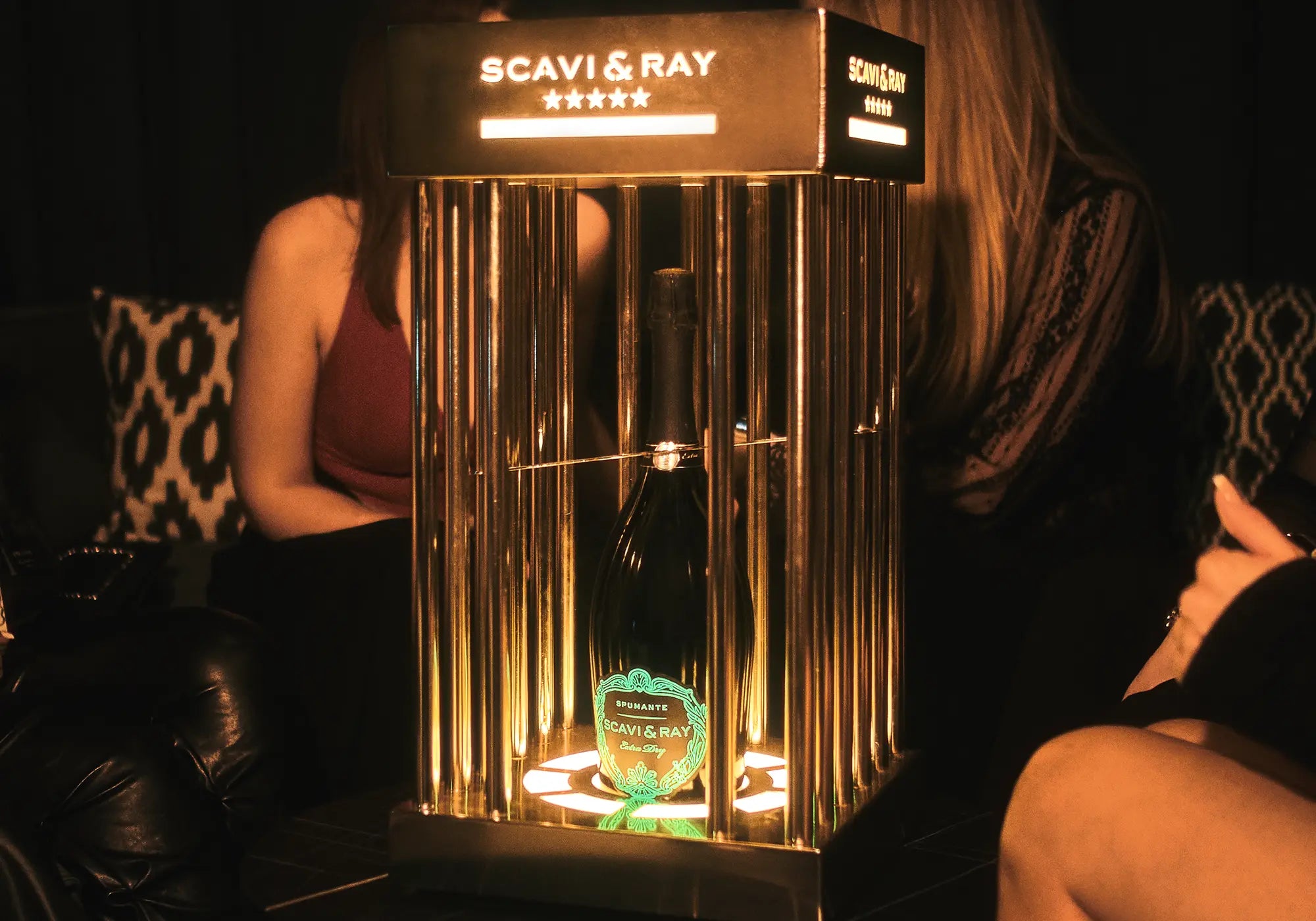 SCAVI & RAY SHOW BOTTLE PRESENTER CAGE