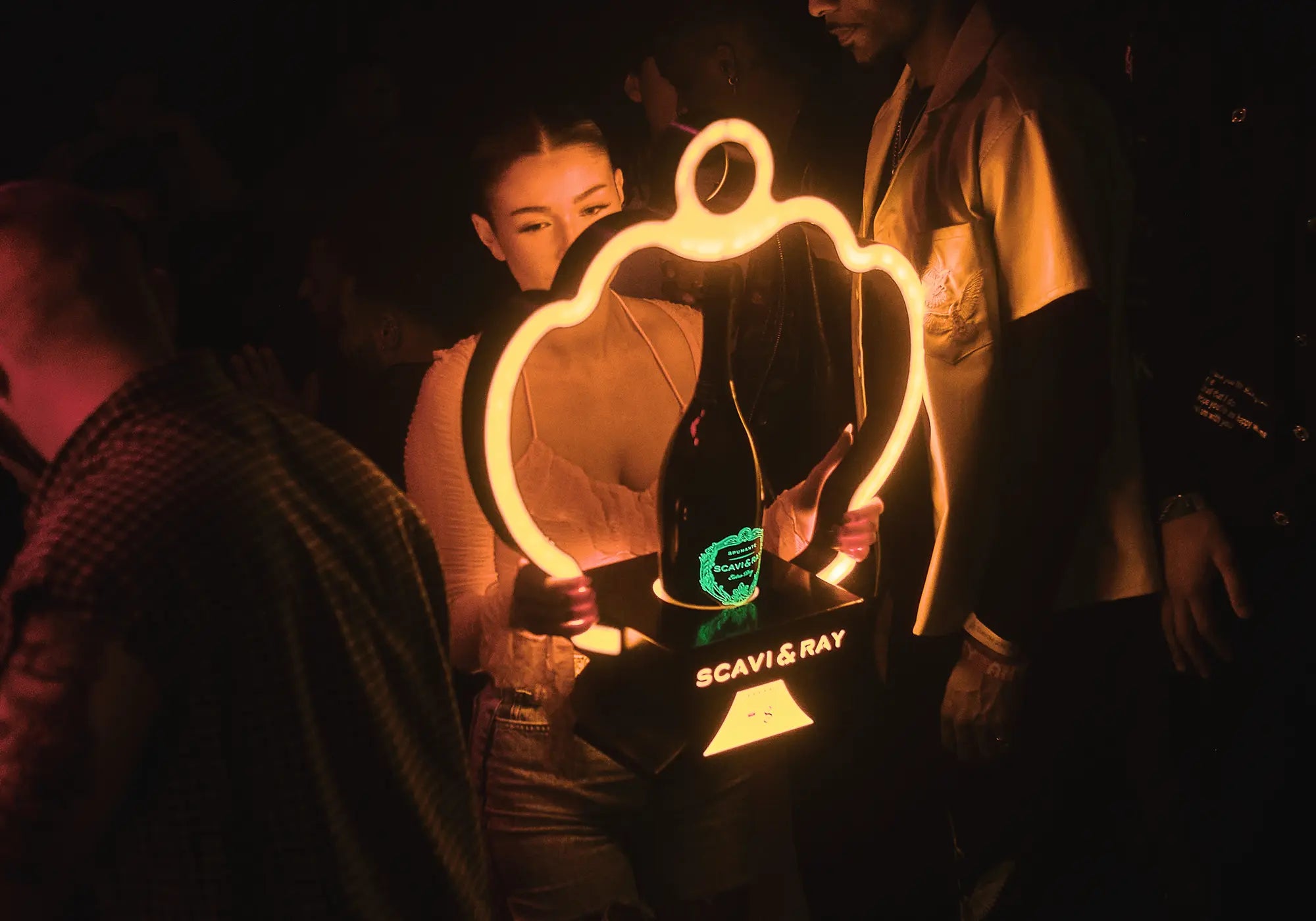 SCAVI & RAY SHOW BOTTLE PRESENTER CROWN