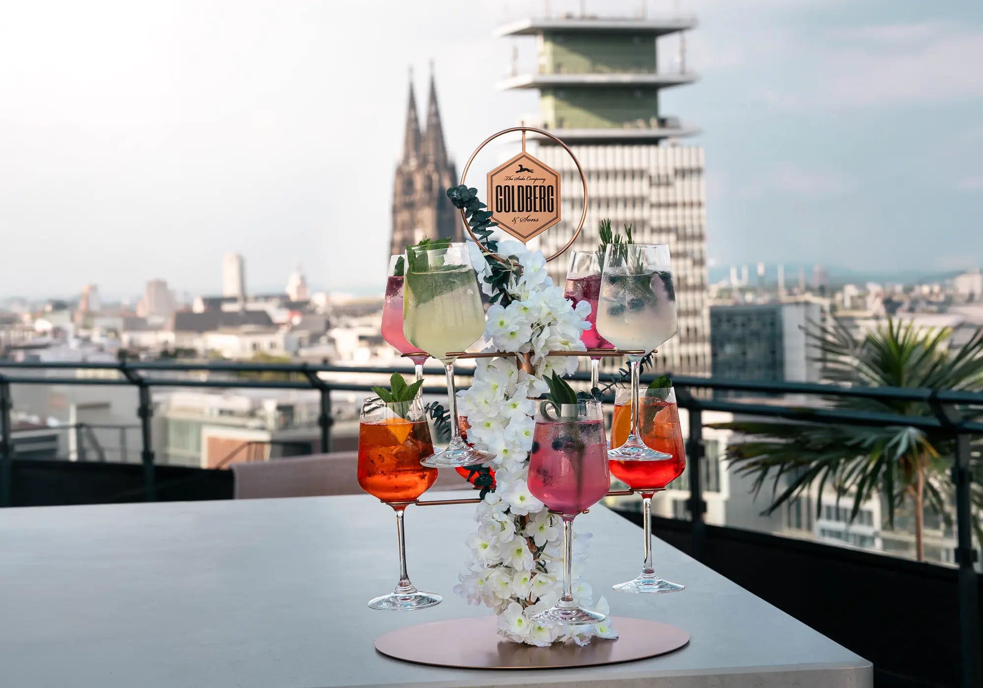 GLÄSER & SERVING TREES